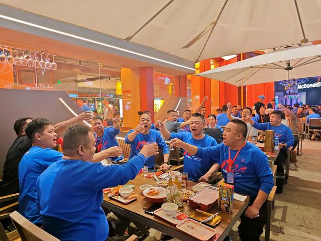 王“又一家”11年11家门店的崛起之路冰球突破落霞与烧烤齐飞！探访南昌烧烤(图3)