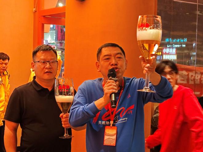 王“又一家”11年11家门店的崛起之路冰球突破落霞与烧烤齐飞！探访南昌烧烤(图6)