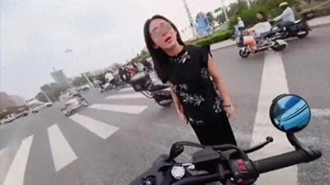 后续：女司机气到流产公布完整行车记录仪冰球突破正规网站河北女司机与骑手冲突(图5)
