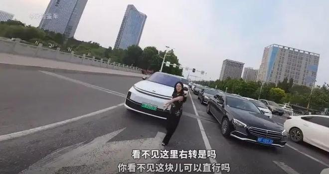 后续：女司机气到流产公布完整行车记录仪冰